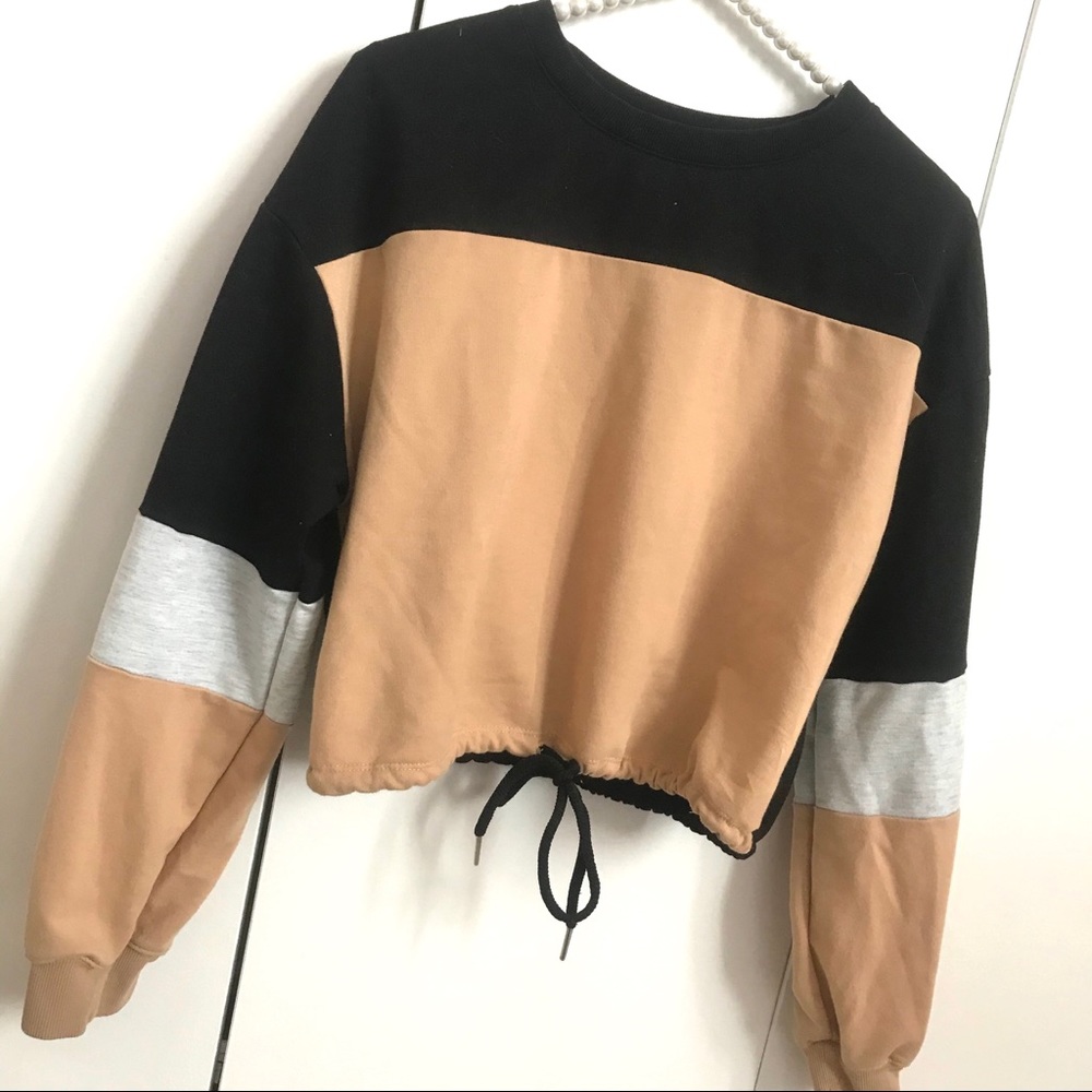colorblock cropped crewneck 💭